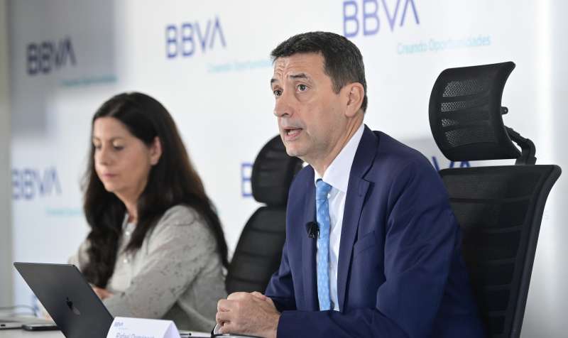 El responsable de Anlisis Econmico de BBVA Research, Rafael Domnech, durante la presentacin del informe `Situacin Comunitat Valenciana.EPDA