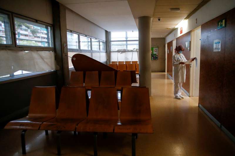 Una doctora en su consulta en un centro de salud. EFE/Quique GarcÃ­a/Archivo
