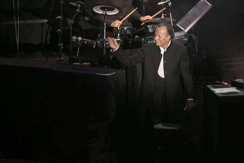El cantante Julio Iglesias, durante una actuaciÃ³n EFE/Ãngel Medina G./Archivo