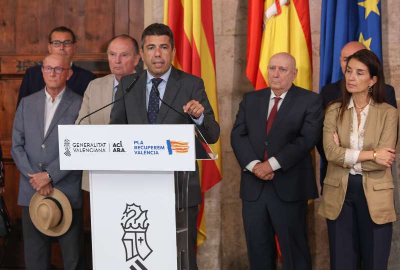 El president ha mantenido una reunin con representantes de entidades empresariales proveedoras de la Generalitat, a los que ha trasladado la ?insostenible? situacin financiera de nuestro territorio