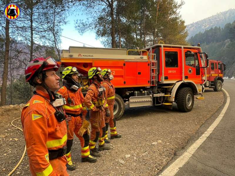 El Consorcio de Bomberos ha trabajado sin descanso para extinguir el incendio. /EPDA