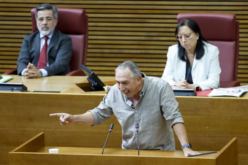 El sndic de Comproms Joan Baldovi (C). EFE Ana Escobar
