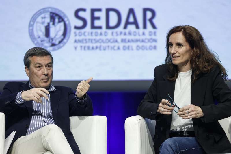 La ministra de Sanidad, Mnica Garca, inaugura el XXXVII Congreso Nacional de la Sociedad Espaola de Anestesiologa, Reanimacin y Teraputica del Dolor. En la imagen Garca junto al conseller de Sanitat, Marciano Gomez. EFEMiguel ngel Polo
