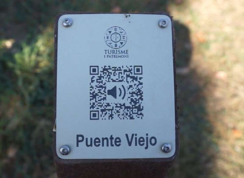 Los visitantes tienen códigos QR para consultar la información de lo que están viendo con su móvil. /EPDA