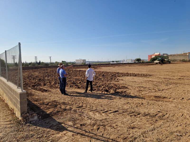 Visita del concejal Pedro Peris a la zona en la que se ubicar el nuevo aparcamiento. EPDA