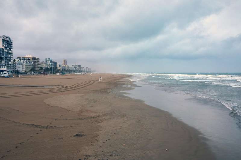 .En la imagen, la playa de Ganda (Valencia).ArchivoEFE Natxo Francs
