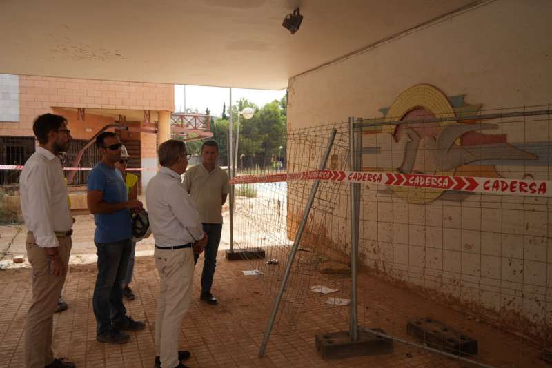 El conseller de Educacin, Jos Antonio Rovira, visita la demolicin del IES Berenguer Dalmau de Catarroja. EPDA