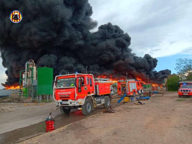 Momento del incendio de Requena, en una imagen del Consorcio Provincial de Bomberos de Valencia.
