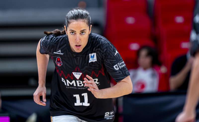 Vega Gimeno durante el calentamiento previo a un partido. Foto: Baloncesto Espaa