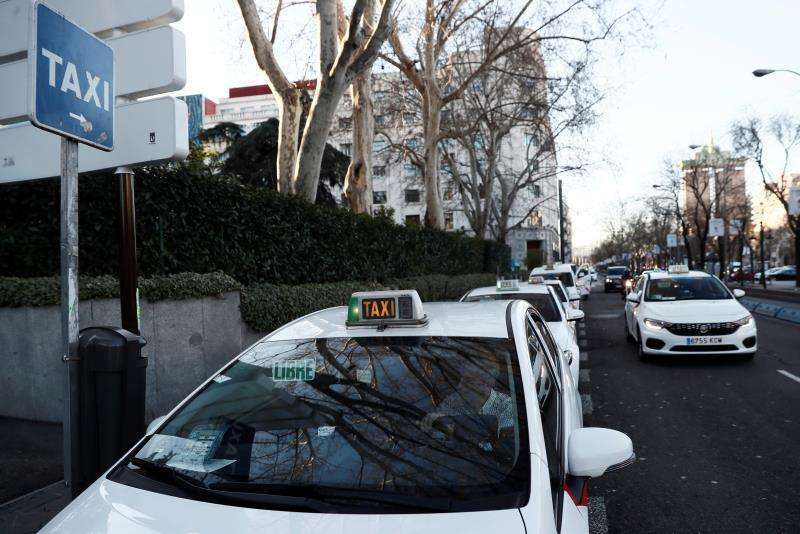 El sector del taxi abre un plazo de un mes para ver la evoluciÃ³n de sus reivindicaciones. /EPDA