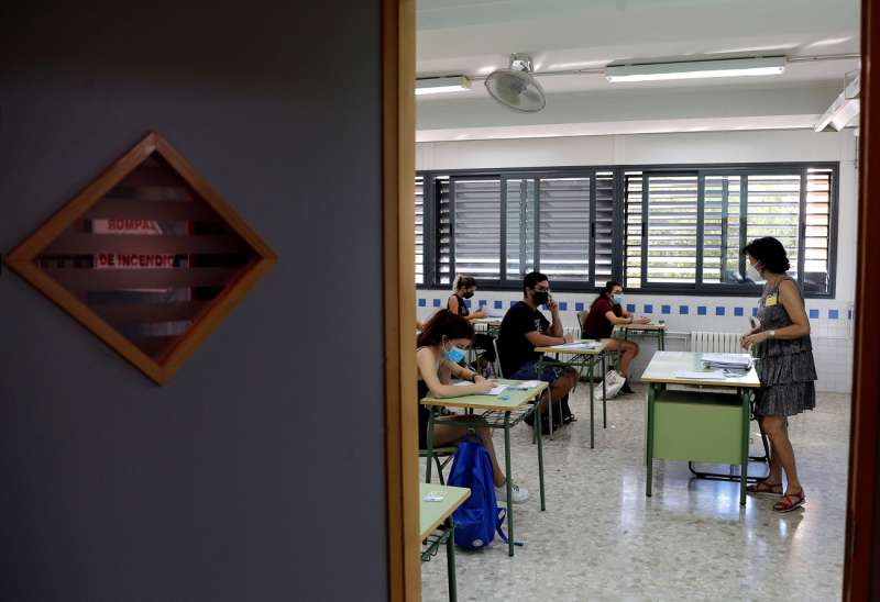 Estudiantes del IES Benlliure de Valéncia. Archivo/EFE/Manuel Bruque
