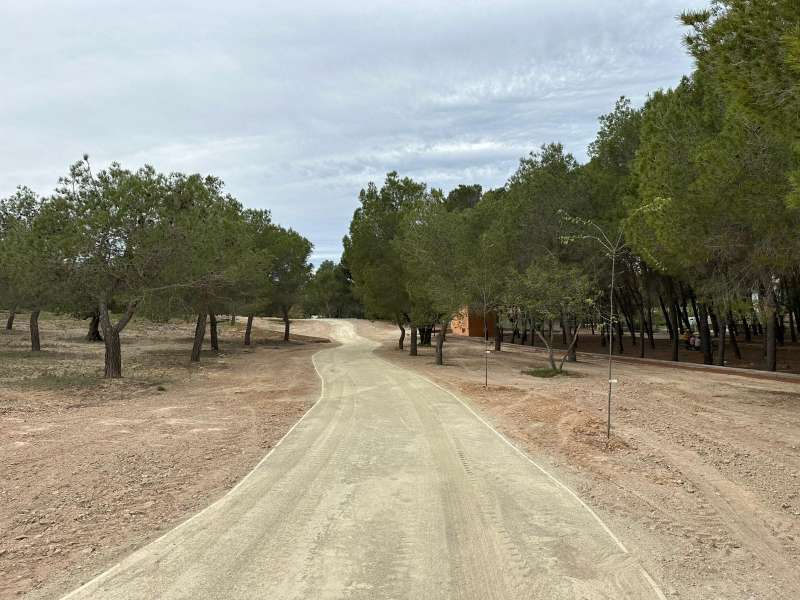  Ll�ria estrena un carril ciclopeatonal al parc de Sant Vicent. EPDA