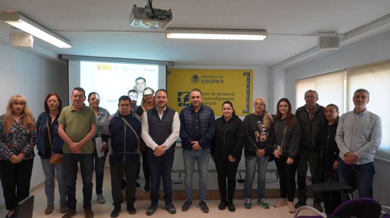 Los participantes del plan de empleo en Manises. EPDA