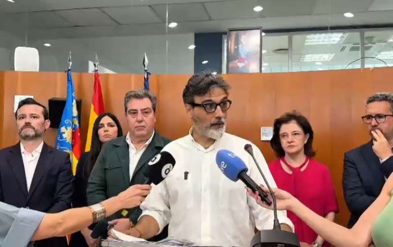 El concejal de Vox en Massamagrell, Jos Manuel Palanca, en rueda de prensa. EPDA