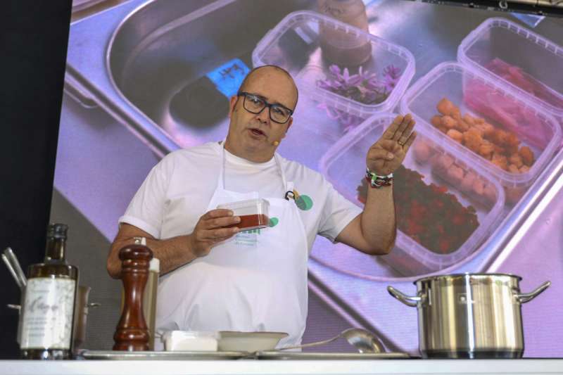 Vicente Patiño del restaurante Saití, durante su ponencia en el MAMA Festival Gastronómico | EFE | Raquel Manzanares