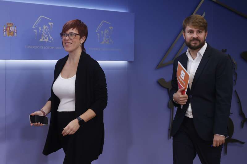 La portavoz adjunta del grupo parlamentario Sumar, gueda Mic, y el diputado por Comproms Sumar Alberto Ibez en el Congreso. EFE Juan Carlos HidalgoArchivo
