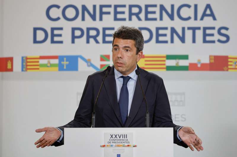 El president de la Generalitat, Carlos Mazn, durante una rueda de prensa tras su asistencia a la XXVIII Conferencia de Presidentes, celebrada en el Palau de Pedralbes de Barcelona. EFE Alberto Estvez

