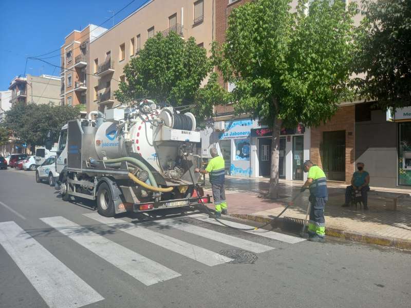 Un total de 24 kilmetros de colectores quedan limpios tras los intensos trabajos de lmpieza y retirada de residuos 