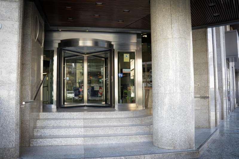 La puerta principal de acceso al ayuntamiento. EPDA