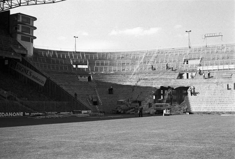 VALENCIA, MAYO 1978.- Obras en el campo Mestalla del Valencia CF. EFE/ VALENCIA, MAYO 1978.- Obras en el campo Mestalla del Valencia CF. EFE/