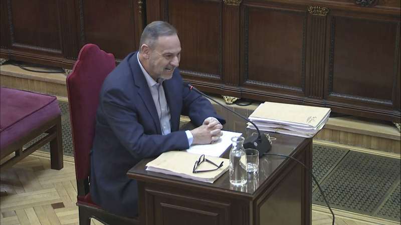 Captura de la se�al del Tribunal Supremo en la que aparece el exministro Jos� Luis �balos durante su declaraci�n,este lunes. EFE Se�al Del Tribunal Supremo