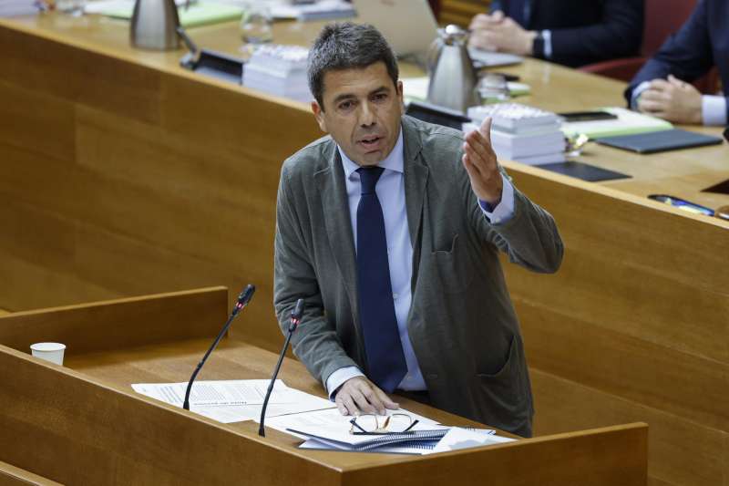 El president de la Generalitat, Carlos Mazn, durante una intervencin en el pleno de Les Corts Valencianes. EFEAna Escobar
