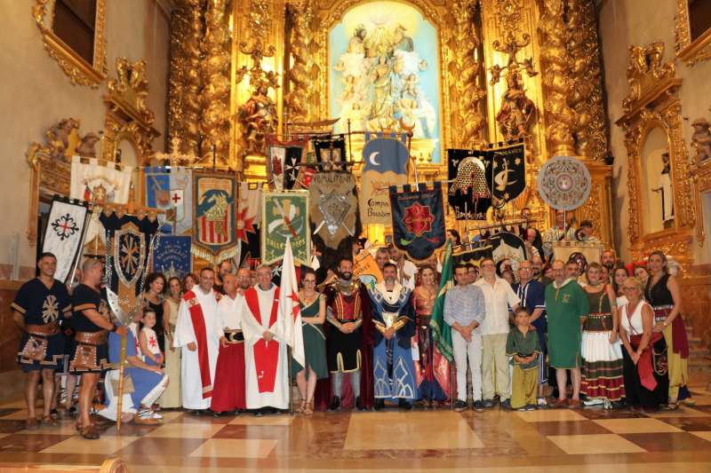 Foto de família dels Moros i Cristians de Torrent. EPDA Foto de família dels Moros i Cristians de Torrent. EPDA