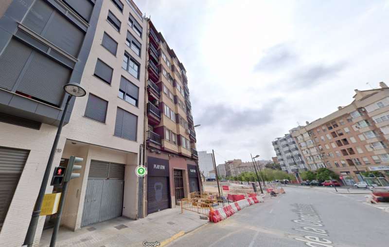 Edificio desalojado número 208 de la avenida Constitución de Valencia./EPDA