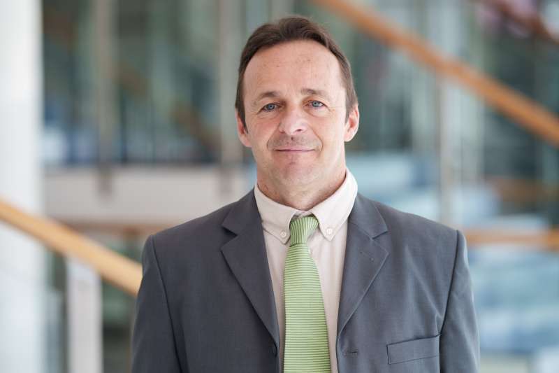 H�ctor Gonz�lez.  EPDA