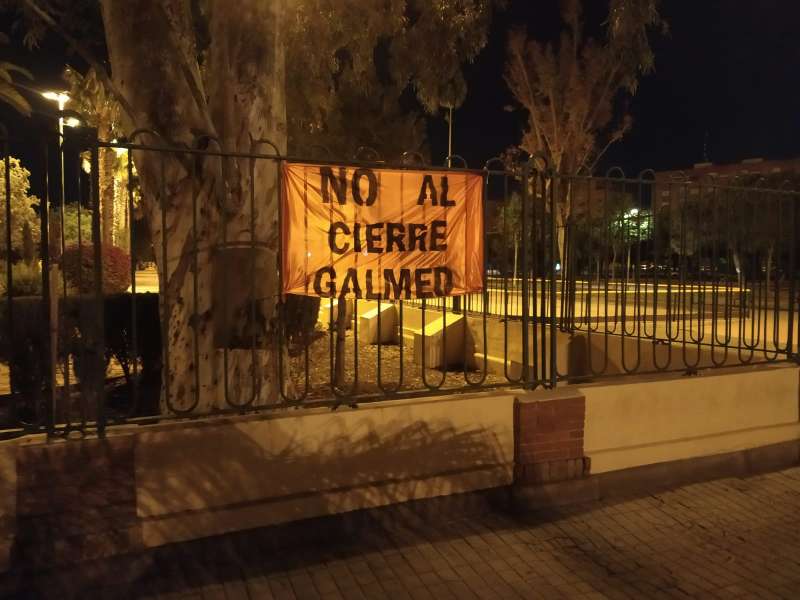 Uno de los carteles colocados por todo el nÃºcleo de la ciudad. / EPDA