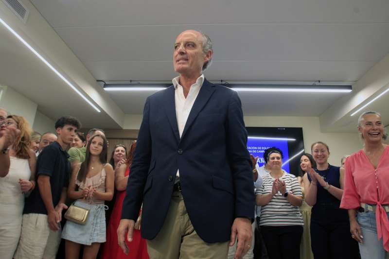 Francisco Camps presenta este mircoles en Alicante al equipo que le va a acompaar en su camino hacia el prximo congreso regional del PPCV. EFEMorell