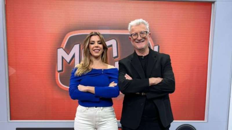 Ana�s Ord��ez i Josep Ramon Lluch, presentadors de diferents generacions, plantegen un debat cada dissabte per a saber com hem canviat els valencians en els �ltims 35 anys.  EPDA