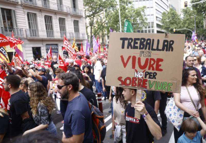 Una de las manifestaciones celebradas este viernes por el Primero de Mayo. EFE Quique Garc�a
