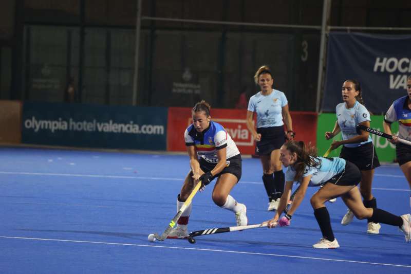 Partido femenino de hockey en la copa de la FHCV | FHCV