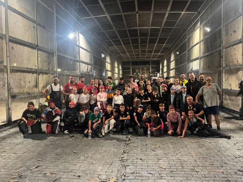 Participantes de la Cord Querubn en el cohetdromo de Paterna.EPDA