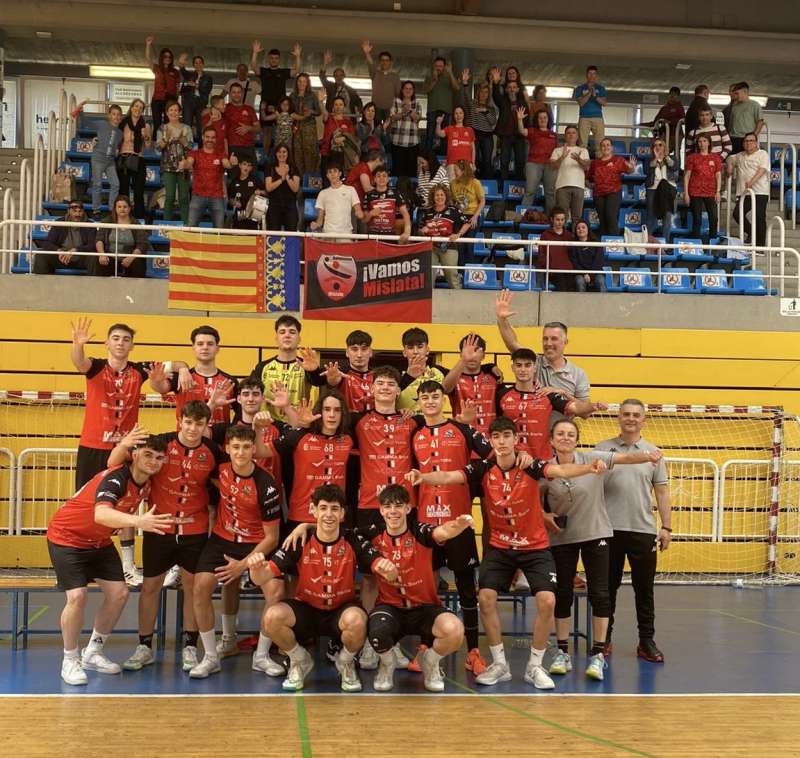 El equipo juvenil del Club Balonmano Mislata. EPDA