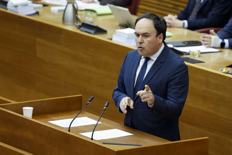  El president de la Generalitat, Juanfran P�rez Llorca, durante el pleno de Les Corts Valencianes en el que responde a preguntas de la oposici�n sobre la reputaci�n de la Comunitat Valenciana y sobre la gesti�n de su Consell, y a una pregunta de Vox sobre inmigraci�n. EFEAna Escobar
