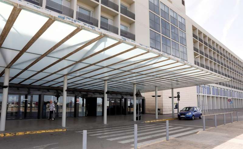 Vista general del Hospital de La Ribera, en Alzira (Valencia), en una imagen de archivo.