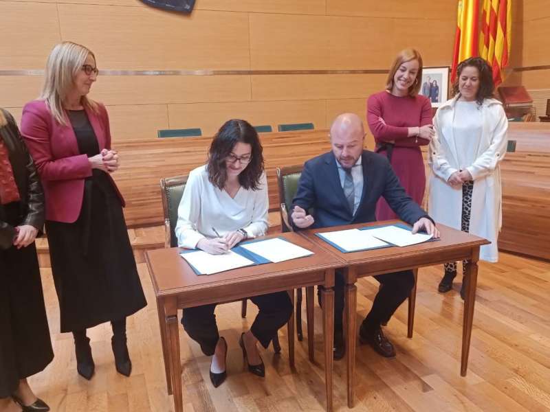 Aitana Mas y Toni Gaspar firman la ampliaciÃ³n del Pla Convivint en la provincia de Valencia con una dotaciÃ³n de 17,5 millones de euros. /EPDA