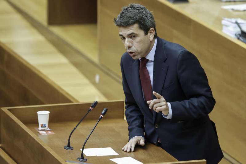 El president de la Generalitat, Carlos Mazón, en Les Corts Valencianes. EFE/Ana Escobar
