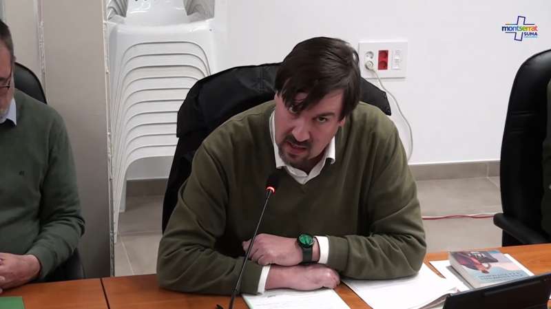 El concejal de Vox Montserrat, Carlos Martínez, en un pleno. / EPDA