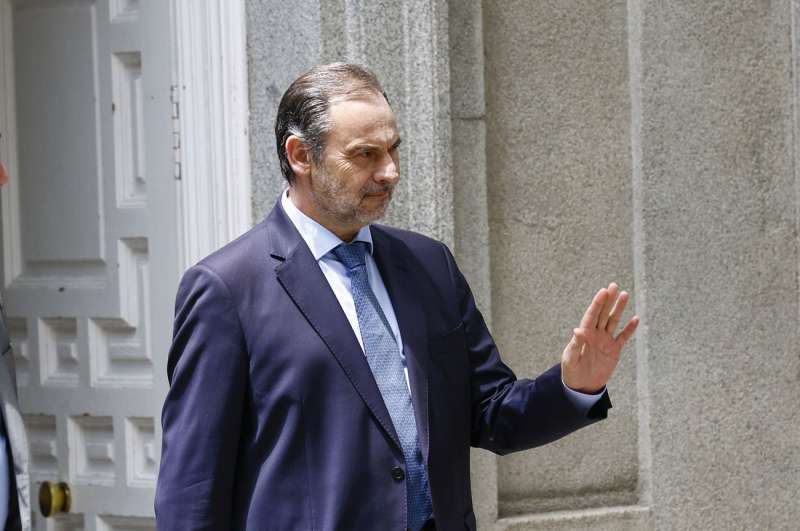 Imagen de archivo del exministro de Transportes Jos Luis balos a su salida del Tribunal Supremo, en Madrid. EFE Rodrigo Jimnez

