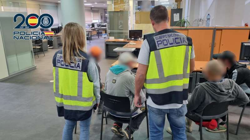 Una imagen de los tres detenidos facilitada por la Polica Nacional. EFE