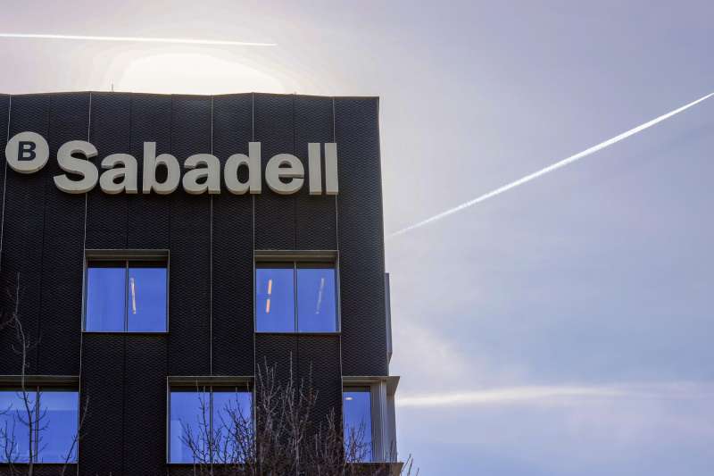 Vista de la sede corporativa del Banco Sabadell em Sant Cugat del Valls (Barcelona). EFEToni AlbirArchivo
