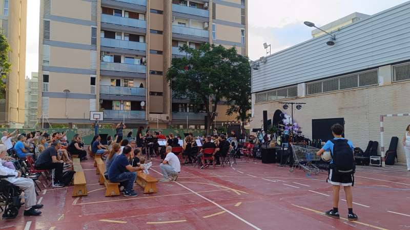 La fiesta se desarroll en el patio del colegio.EPDA