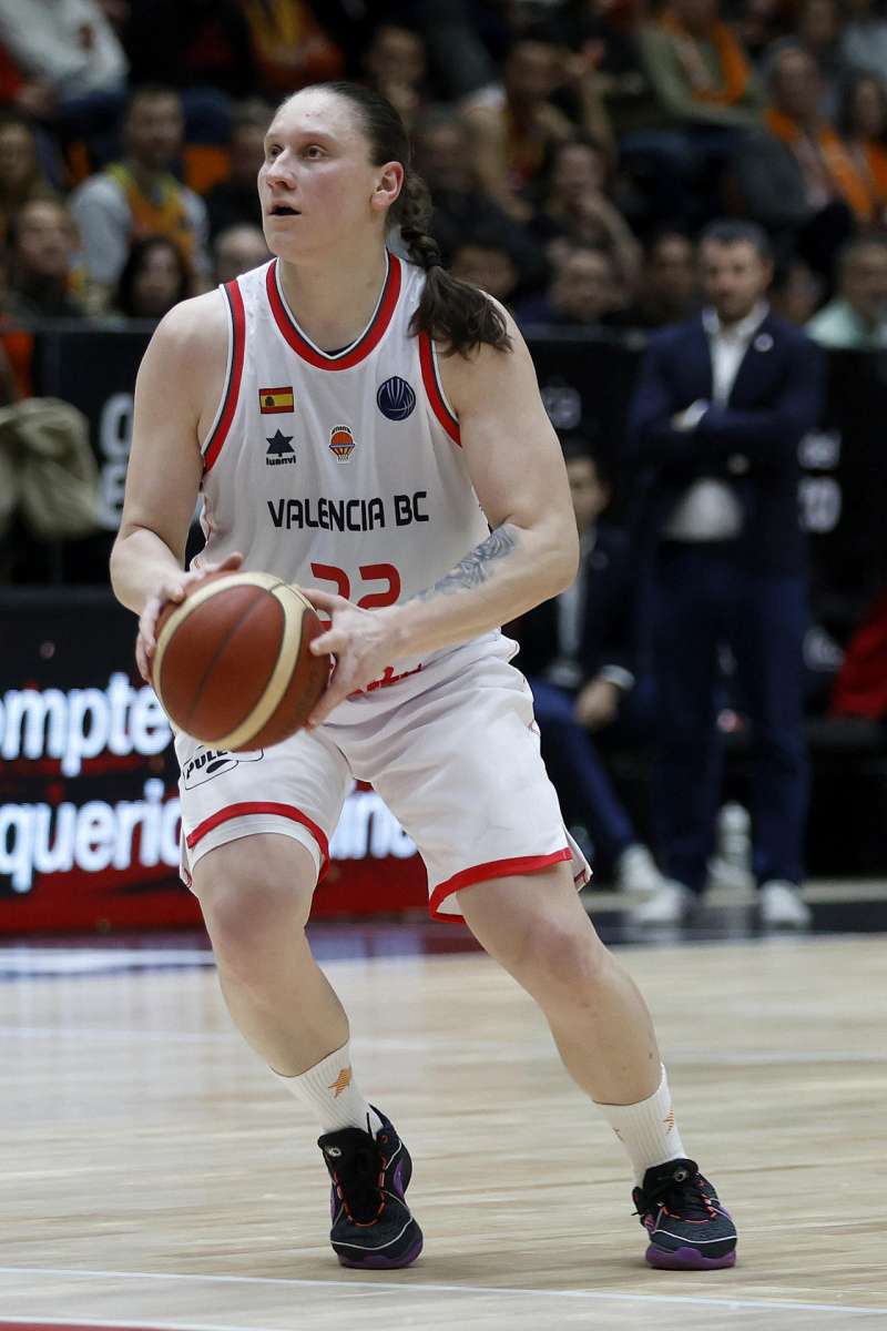 Alina Iagupova durante un partido del Valencia Basket. EFEMiguel ngel PoloArchivo
