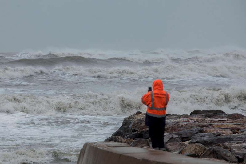 Vista del oleaje causado por el temporal Gloria en 2024 en la playa de Nules, en Castelln. ArchivoEFEDomenech Castell