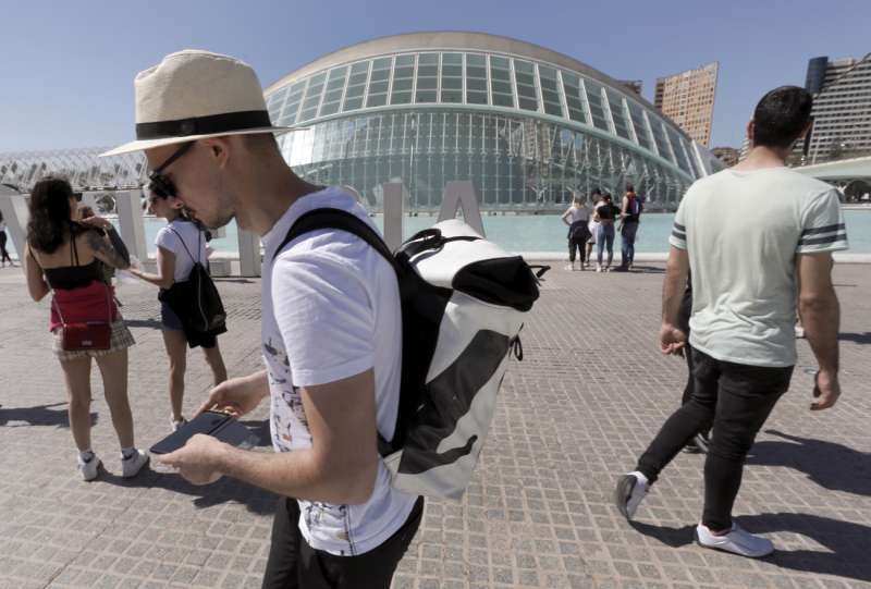 El nmero de viajeros en los hoteles de la Comunitat Valenciana crece considerablemente en el ltimo mes con un aumento del 9,6 % interanual, con 893.836 viajeros registrados