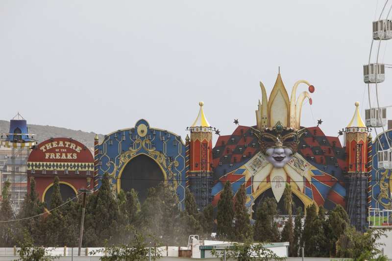 Imagen tomada desde el exterior del recinto del escenario principal del Festival Medusa de Cullera (Valencia). /EFE /Natxo Frances