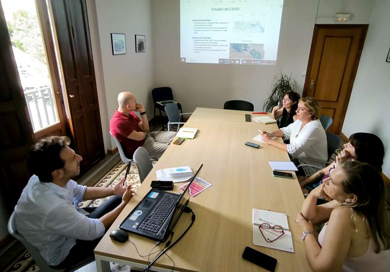 Una reunin informativa sobre el plan del ministerio. EPDA